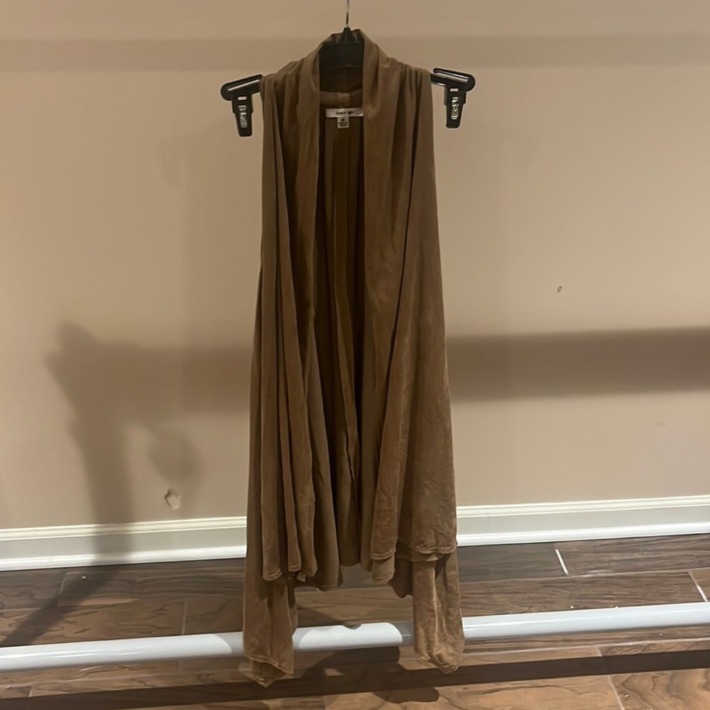 Sophia Max Tan Sleeveless Shawl